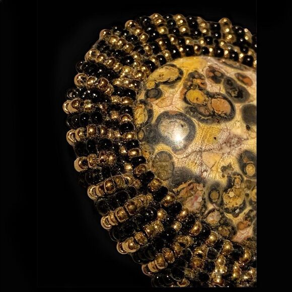 Vintage 1980’s hand crafted leopard agate oval glass beaded bezel brooch - Picture 5 of 9